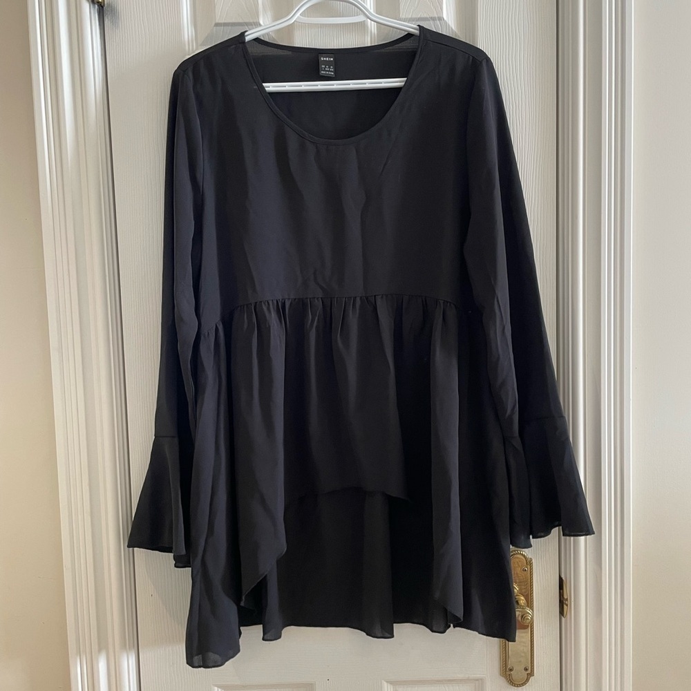 Flowy black top